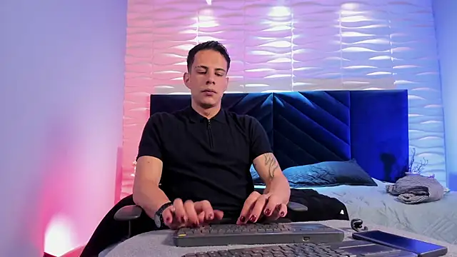 Snapshot of Dustin_Sonne chatting on August 1, 2026, 3:37 am Dustin Sonne online show from August 1, 2026, 3:37 am
