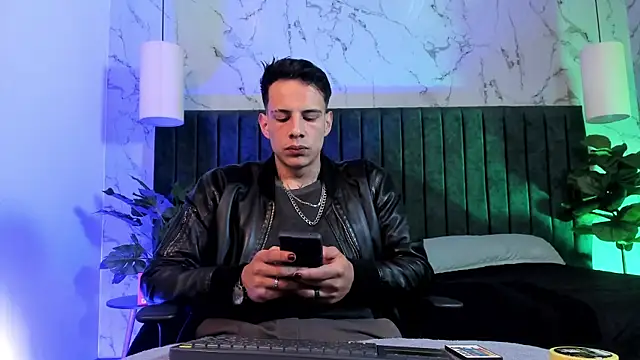 Snapshot of Dustin_Sonne chatting on July 27, 2026, 3:24 am Dustin Sonne online show from July 27, 2026, 3:24 am