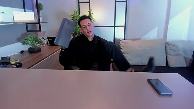 Snapshot of Dustin_Sonne chatting on July 24, 2026, 3:35 am Dustin Sonne online show from July 24, 2026, 3:35 am