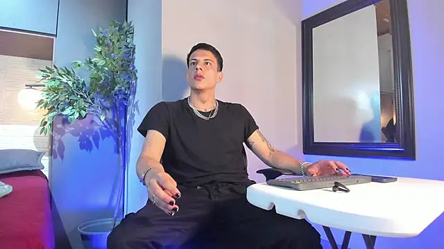 Snapshot of Dustin_Sonne chatting on June 30, 2026, 9:26 pm Dustin Sonne online show from June 30, 2026, 9:26 pm