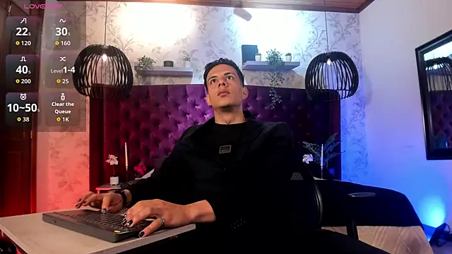 Snapshot of Dustin_Sonne chatting on June 16, 2026, 3:39 am Dustin Sonne online show from June 16, 2026, 3:39 am