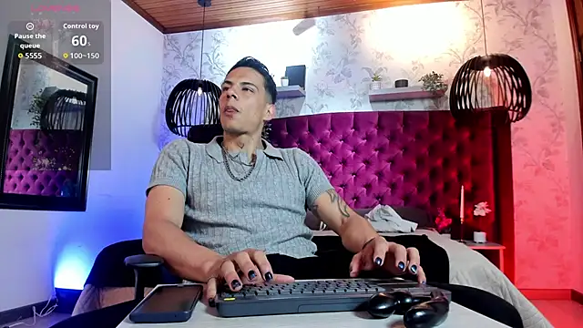 Snapshot of Dustin_Sonne chatting on June 17, 2026, 3:39 am Dustin Sonne online show from June 17, 2026, 3:39 am