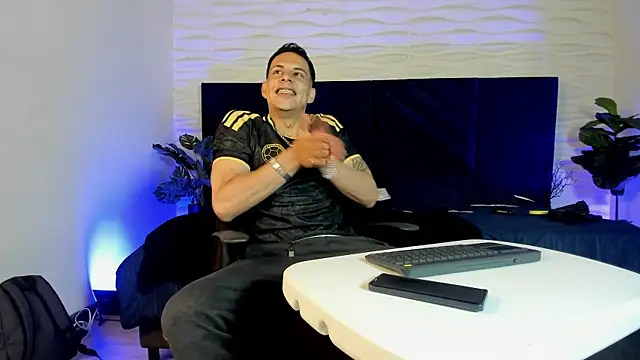 Snapshot of Dustin_Sonne chatting on July 4, 2026, 3:13 am Dustin Sonne online show from July 4, 2026, 3:13 am