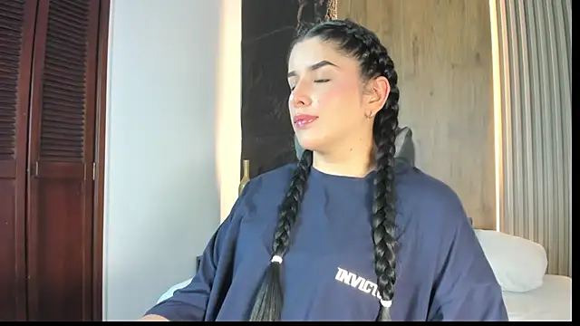 evelin lopezz online show from March 5, 2026, 2:19 am