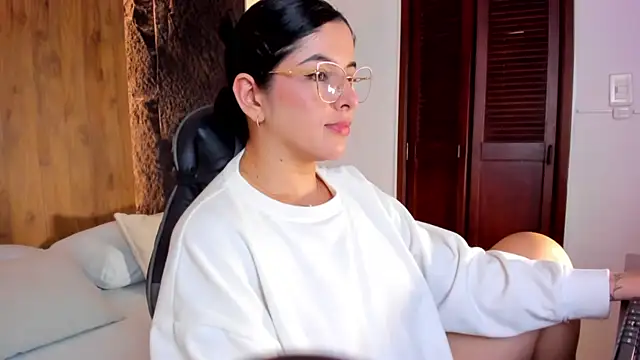 Snapshot of evelin_lopezz chatting on October 12, 2025, 2:13 am evelin lopezz online show from October 12, 2025, 2:13 am