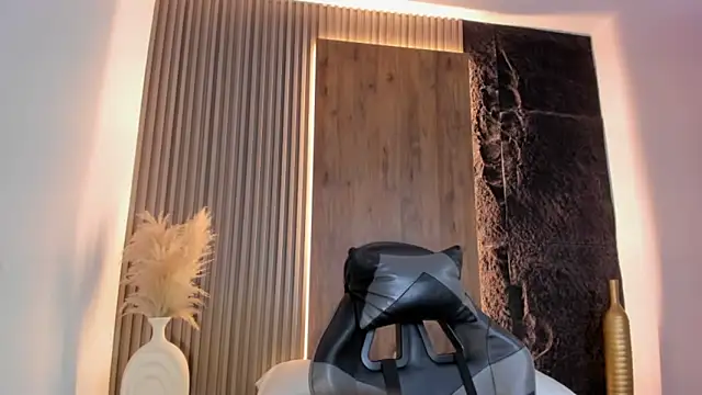 Snapshot of evelin_lopezz chatting on October 28, 2025, 2:23 am evelin lopezz online show from October 28, 2025, 2:23 am