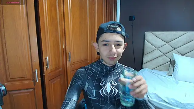 Aleecandrews online show from October 31, 2025, 7:32 pm