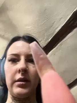 Snapshot of Seductively4_20 chatting on October 30, 2025, 11:19 am Seductively4 20 online show from October 30, 2025, 11:19 am