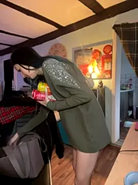 Snapshot of Seductively4_20 chatting on November 19, 2025, 1:00 pm Seductively4 20 online show from November 19, 2025, 1:00 pm