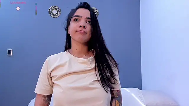 Snapshot of KamilaBetancourt chatting on June 6, 2026, 1:27 pm KamilaBetancourt online show from June 6, 2026, 1:27 pm