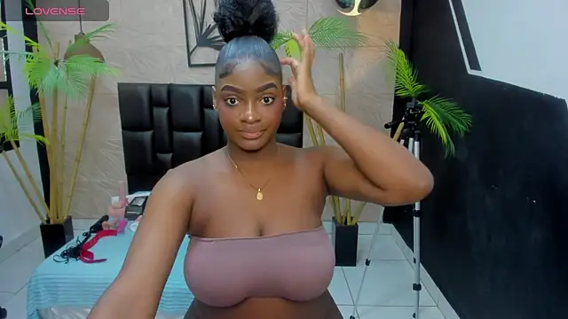 Snapshot of alana_bonny chatting on April 10, 2026, 12:45 pm alana bonny online show from April 10, 2026, 12:45 pm
