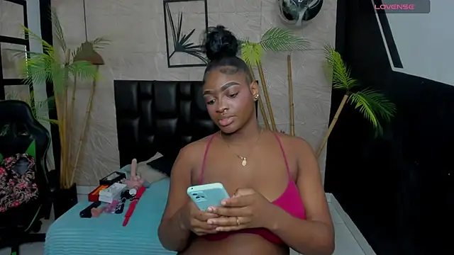 Snapshot of alana_bonny chatting on April 8, 2026, 12:28 pm alana bonny online show from April 8, 2026, 12:28 pm