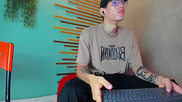 david huge online show from October 8, 2025, 1:23 pm