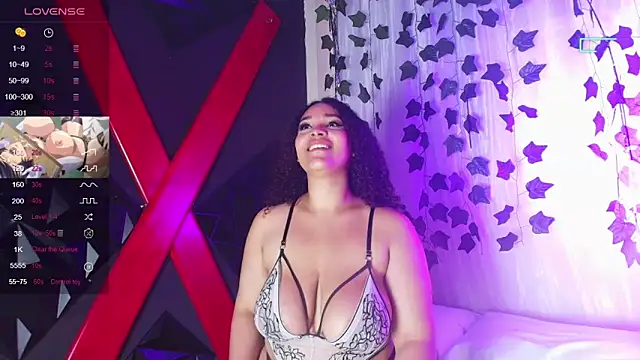 Snapshot of ivonne_diaz1 chatting on November 5, 2025, 8:12 pm ivonne diaz1 online show from November 5, 2025, 8:12 pm