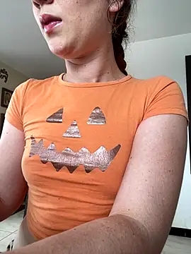 Snapshot of Megan_colsom chatting on October 28, 2025, 6:40 pm Megan colsom online show from October 28, 2025, 6:40 pm