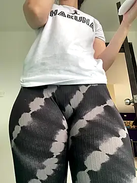 Snapshot of Megan_colsom chatting on October 30, 2025, 5:32 pm Megan colsom online show from October 30, 2025, 5:32 pm