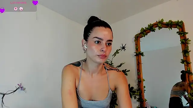 valerieMattson online show from November 9, 2025, 7:07 pm