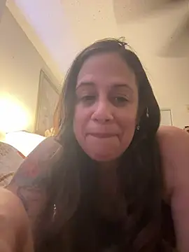 PrettyKittyMia online show from May 5, 2026, 2:36 am
