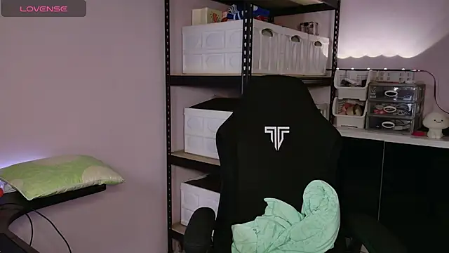 doggyman523 online show from November 14, 2025, 4:10 pm