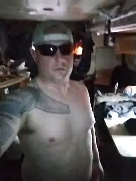 Snapshot of JoeyUhOh chatting on November 26, 2025, 3:28 am JoeyUhOh online show from November 26, 2025, 3:28 am