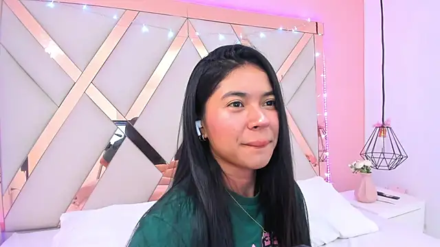 samantaa shy online show from June 25, 2026, 4:32 am