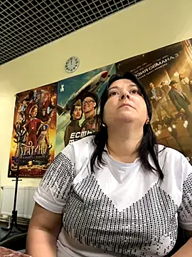 Liza Will online show from November 9, 2025, 9:02 am