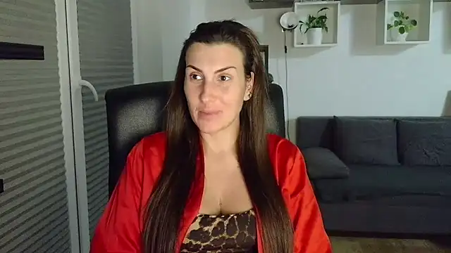 DonnaAmore online show from October 7, 2025, 8:10 pm