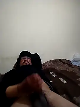 Snapshot of Satantin chatting on November 2, 2025, 2:44 pm Satantin online show from November 2, 2025, 2:44 pm