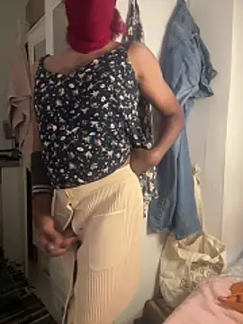 Snapshot of YourSlutBoySl chatting on November 19, 2025, 10:59 am YourSlutBoySl online show from November 19, 2025, 10:59 am