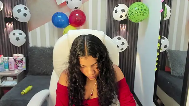 Snapshot of LittleeStar chatting on June 20, 2026, 11:54 pm LittleeStar online show from June 20, 2026, 11:54 pm