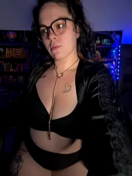 MamaSpicy online show from November 12, 2025, 8:01 pm