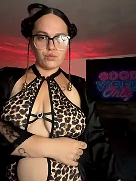 Snapshot of MamaSpicy chatting on September 15, 2025, 7:09 am MamaSpicy online show from September 15, 2025, 7:09 am