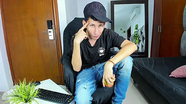 Davide 444 online show from October 7, 2025, 4:35 am
