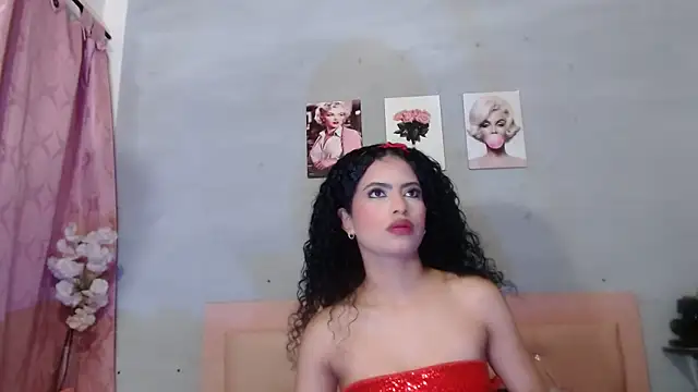 Adut Akech online show from December 17, 2025, 1:05 pm