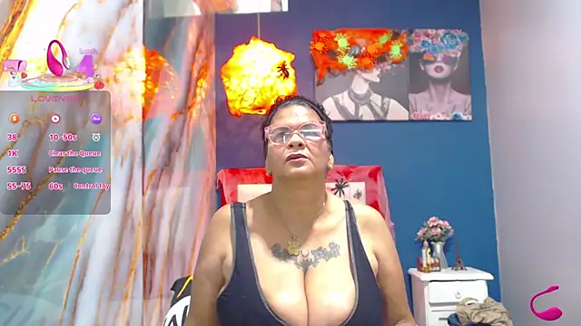 DinaDIRTY online show from October 31, 2025, 4:09 am