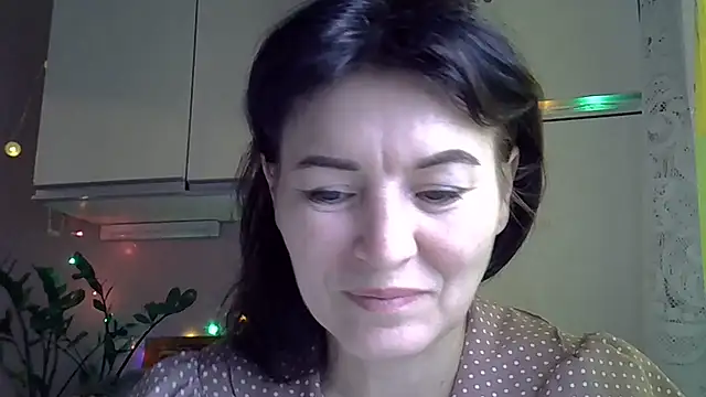 Snapshot of Krystal_82 chatting on October 11, 2025, 7:42 am Krystal 82 online show from October 11, 2025, 7:42 am