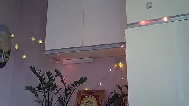 Snapshot of Krystal_82 chatting on October 22, 2025, 9:09 am Krystal 82 online show from October 22, 2025, 9:09 am