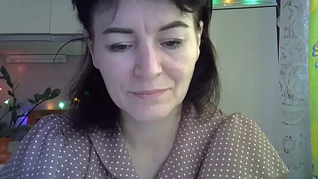 Snapshot of Krystal_82 chatting on October 9, 2025, 5:08 am Krystal 82 online show from October 9, 2025, 5:08 am