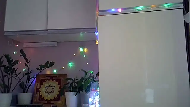 Snapshot of Krystal_82 chatting on October 5, 2025, 7:10 am Krystal 82 online show from October 5, 2025, 7:10 am