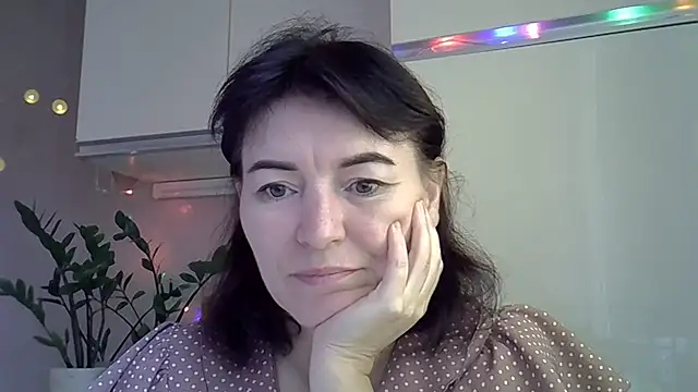 Snapshot of Krystal_82 chatting on October 15, 2025, 9:17 am Krystal 82 online show from October 15, 2025, 9:17 am