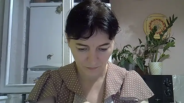 Snapshot of Krystal_82 chatting on November 7, 2025, 4:00 pm Krystal 82 online show from November 7, 2025, 4:00 pm