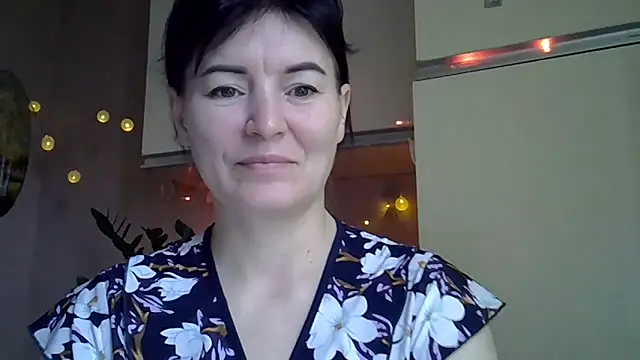 Snapshot of Krystal_82 chatting on October 24, 2025, 10:14 am Krystal 82 online show from October 24, 2025, 10:14 am