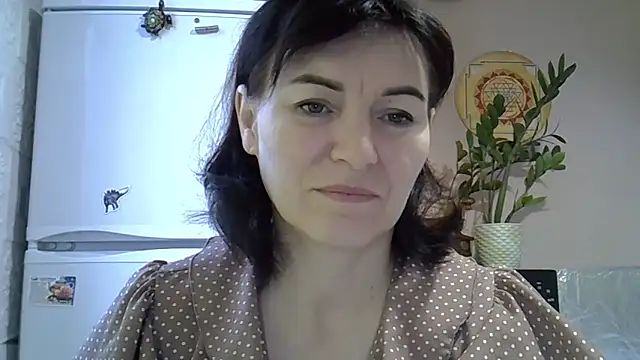 Snapshot of Krystal_82 chatting on November 6, 2025, 9:02 am Krystal 82 online show from November 6, 2025, 9:02 am