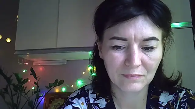 Snapshot of Krystal_82 chatting on October 2, 2025, 5:22 am Krystal 82 online show from October 2, 2025, 5:22 am