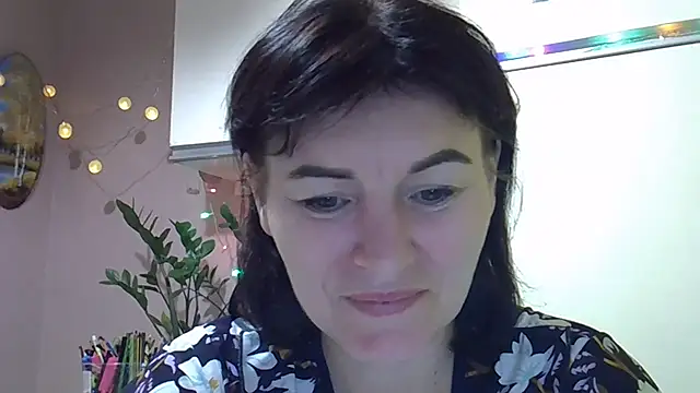 Snapshot of Krystal_82 chatting on October 4, 2025, 4:52 pm Krystal 82 online show from October 4, 2025, 4:52 pm