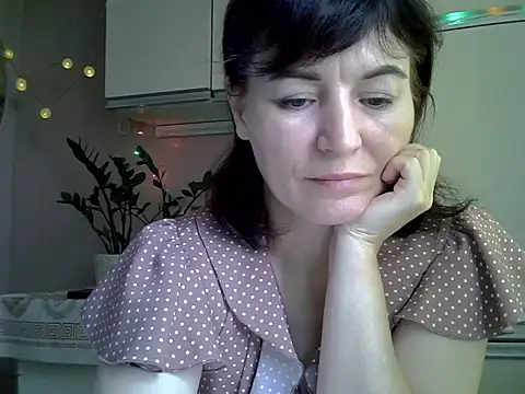 Snapshot of Krystal_82 chatting on October 10, 2025, 10:38 am Krystal 82 online show from October 10, 2025, 10:38 am