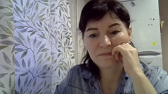 Snapshot of Krystal_82 chatting on December 17, 2025, 12:43 pm Krystal 82 online show from December 17, 2025, 12:43 pm