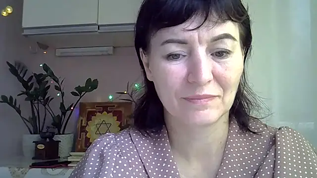 Snapshot of Krystal_82 chatting on September 18, 2025, 5:43 am Krystal 82 online show from September 18, 2025, 5:43 am