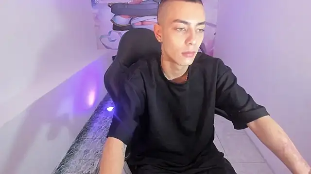 Snapshot of Dereck_Boy8 chatting on November 12, 2025, 8:45 pm Dereck Boy8 online show from November 12, 2025, 8:45 pm