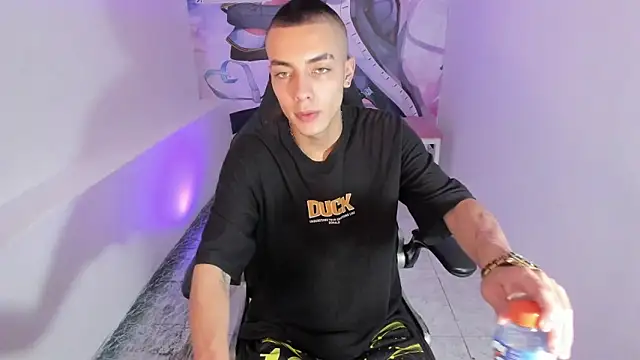 Snapshot of Dereck_Boy8 chatting on November 10, 2025, 8:25 pm Dereck Boy8 online show from November 10, 2025, 8:25 pm